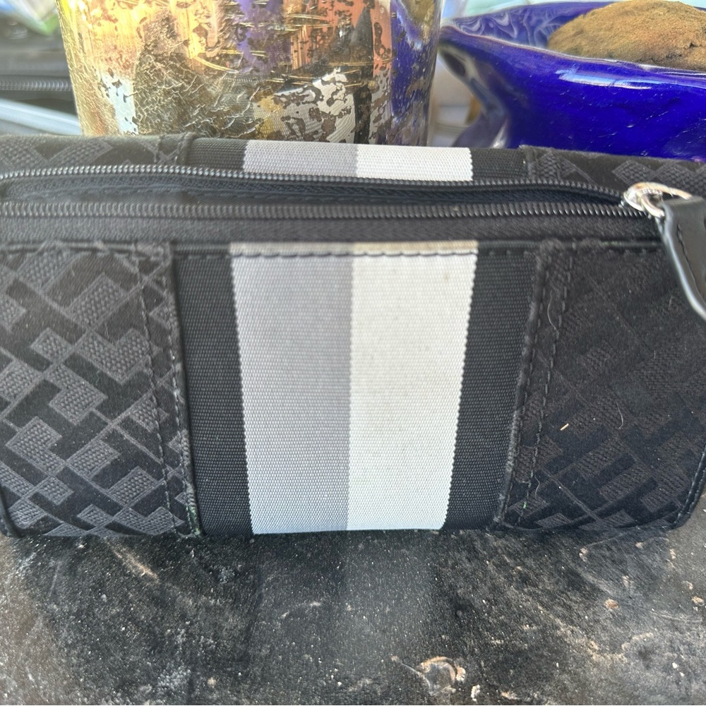 Tommy Hilfiger Black and Gray Woman’s Wallet - Picture 2 of 4